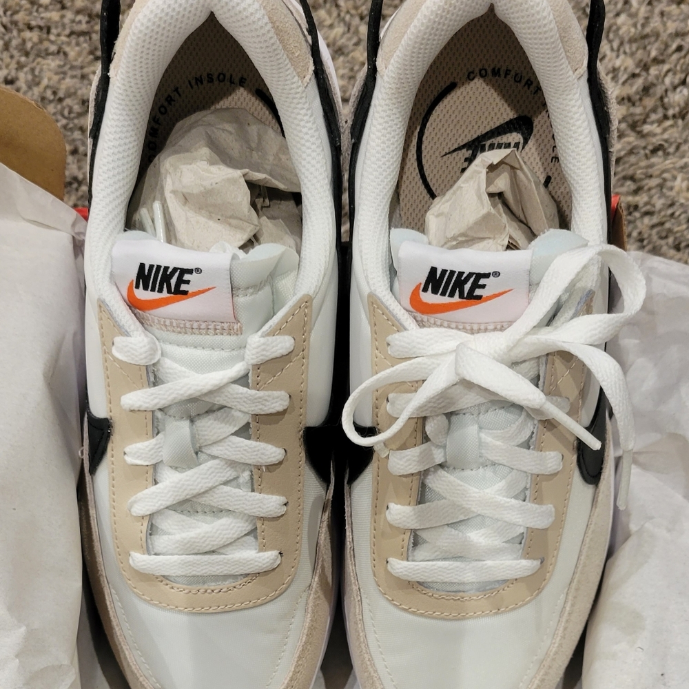 Nike Women Nike Waffle Debut Sneakers